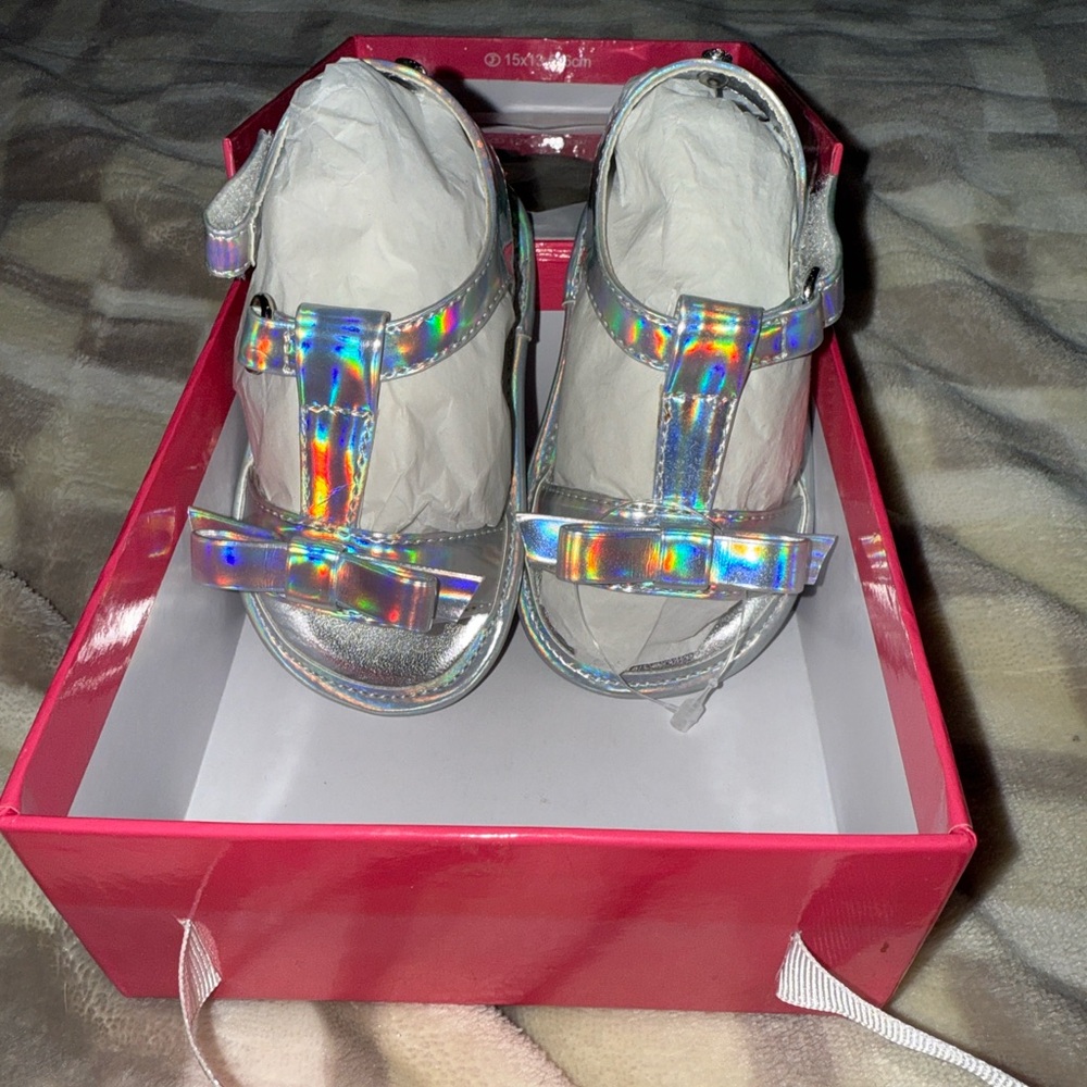 Stuart Weitzman Baby Shoes with Iridescent Accents - Picture 3 of 7